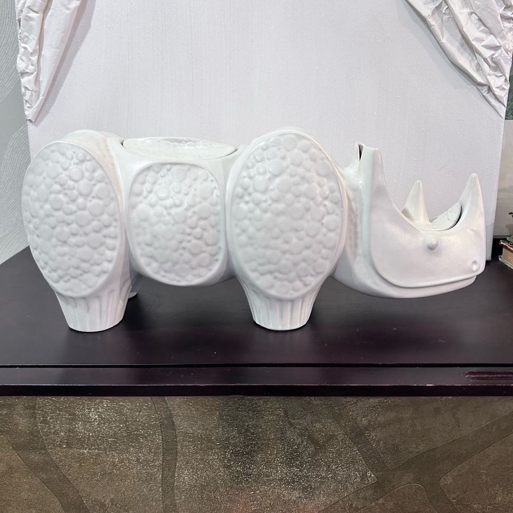 RARE Jonathan Adler White Rhino Menagerie Box Pottery Sculpture Figurine Animal